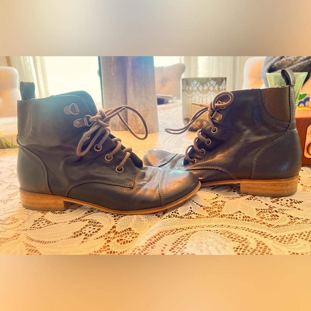 UO Size 7 Boho Shoes